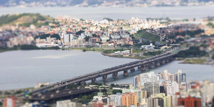 A cidade brasileira que conquistou turistas do mundo todo neste verão