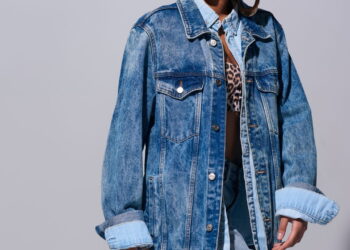 Transforme seu look com a jaqueta jeans, dicas e tendências